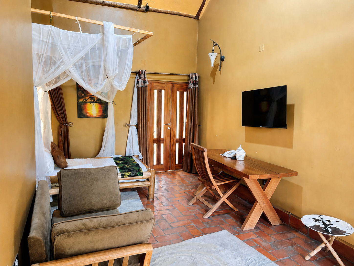 Imhotep banda bedroom and lounge overview at Warujojo Safari Lodge