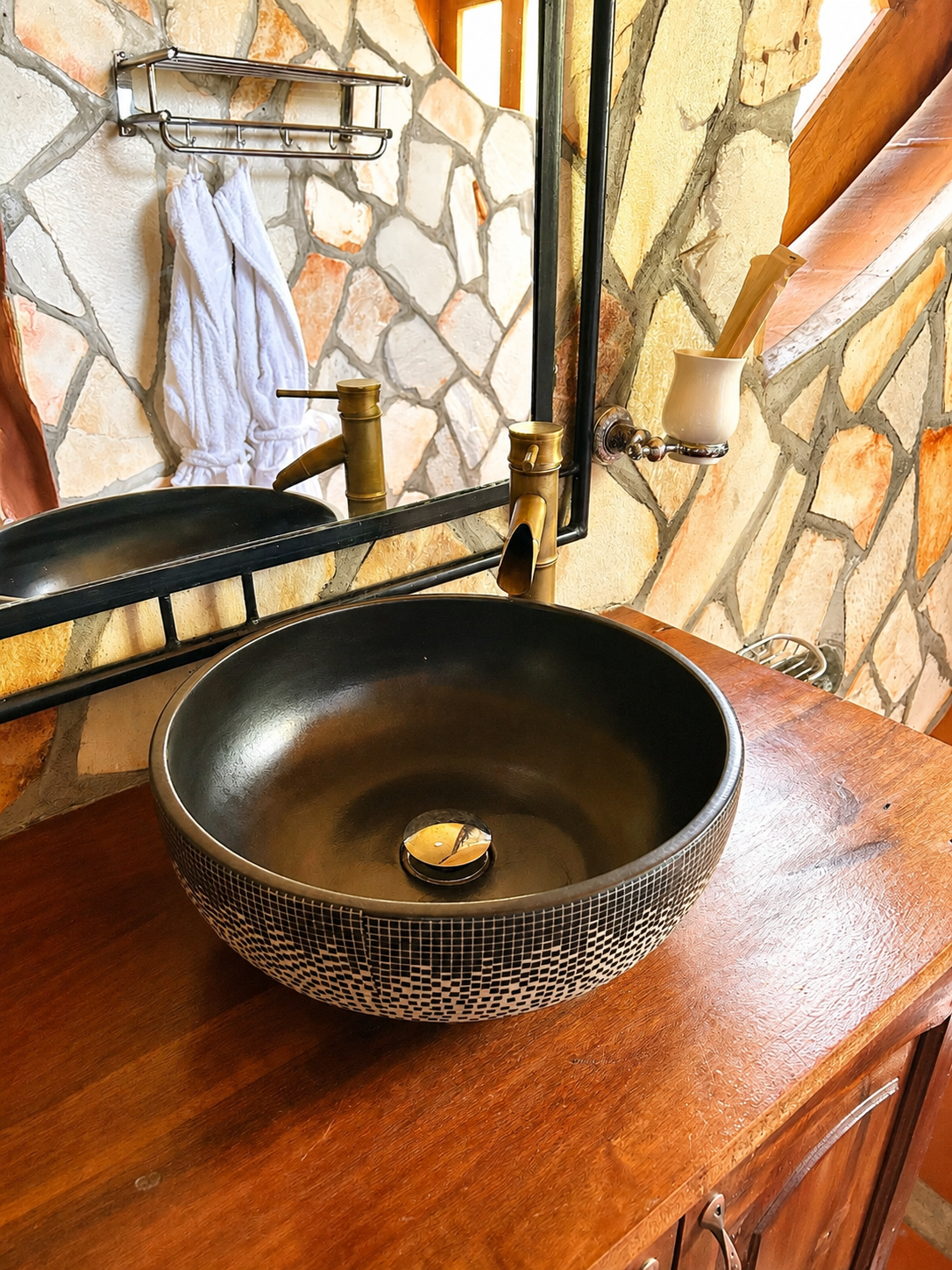Imhotep banda vessel sink vanity and mirror at Warujojo Safari Lodge