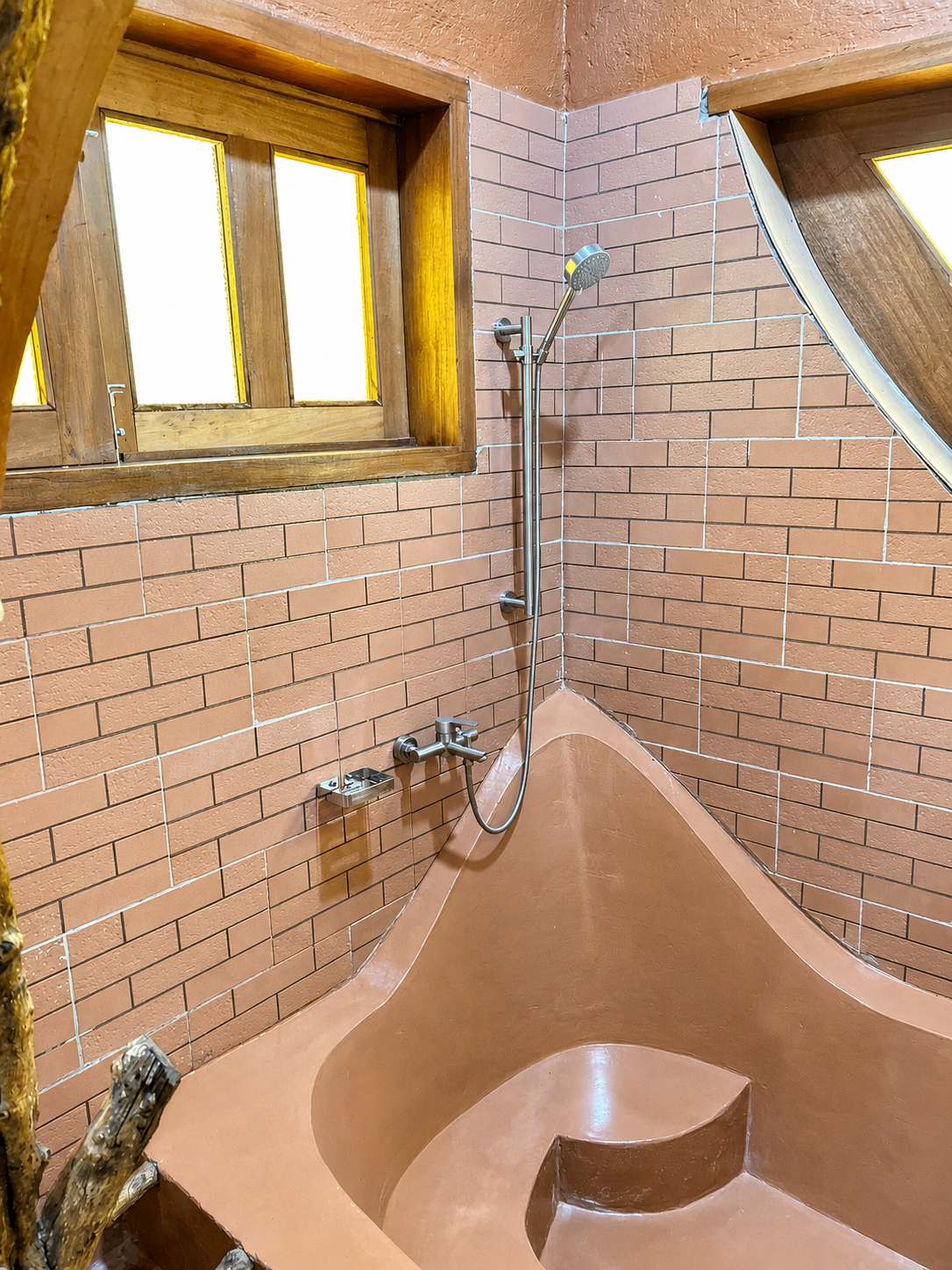 Karakara banda bathtub and shower, second angle at Warujojo Safari Lodge