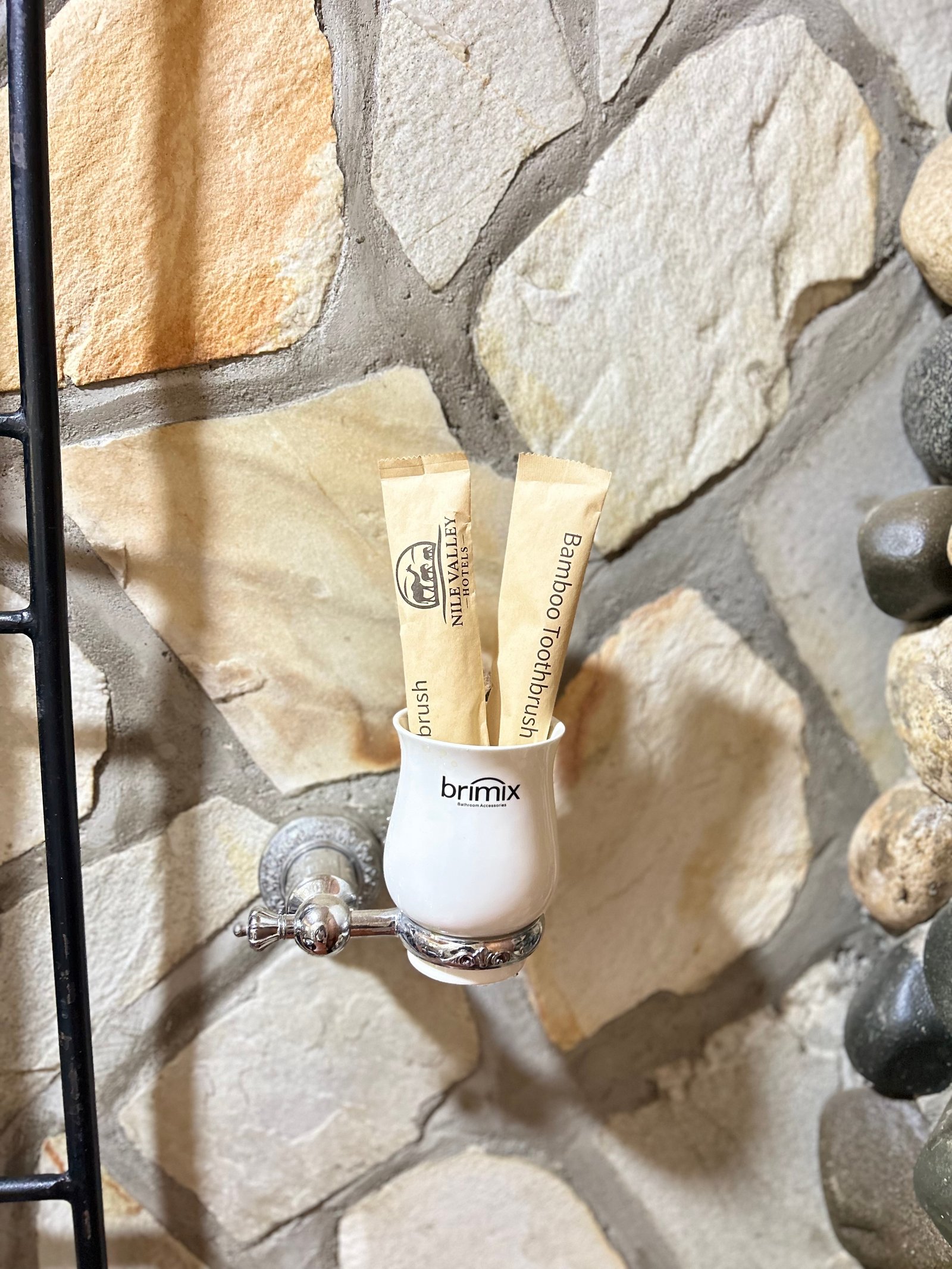 Rekemire banda bathroom toiletries and amenities at Warujojo Safari Lodge
