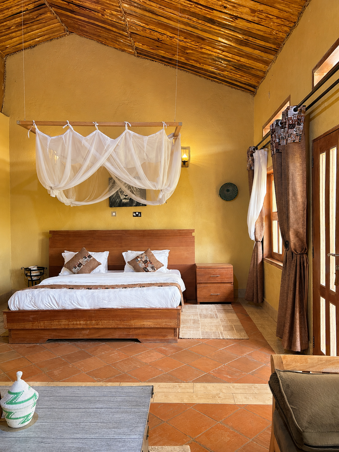 Saraunya banda canopy bed and lounge corner at Warujojo Safari Lodge