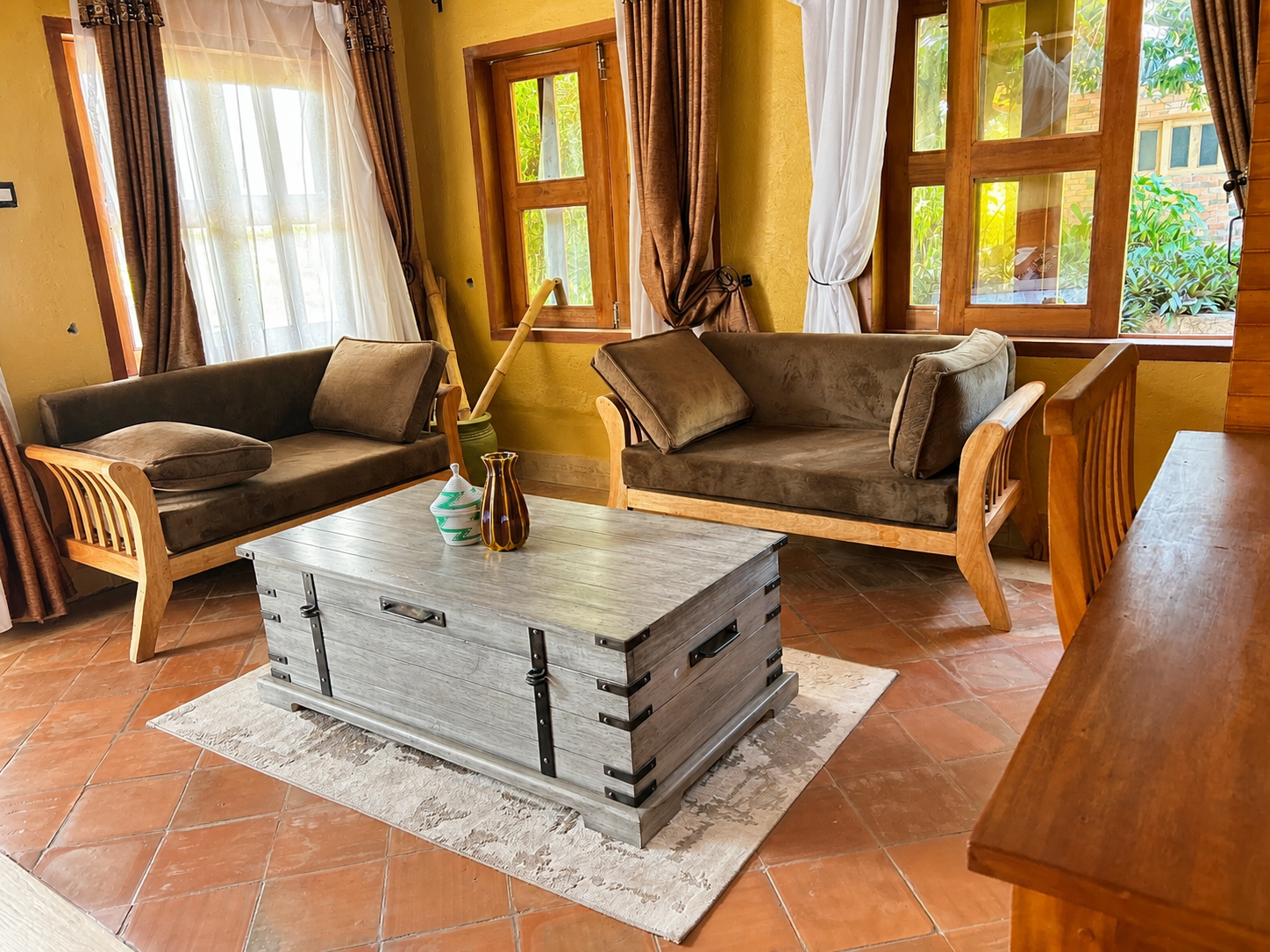 Saraunya banda twin sofa seating area at Warujojo Safari Lodge