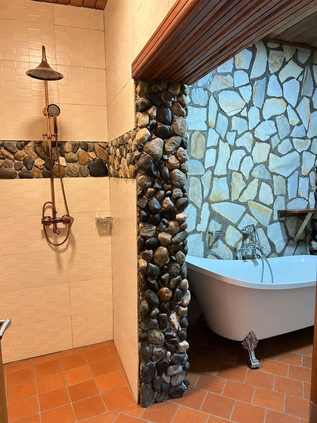 Kibalama cottage ensuite bathroom with rain shower at Warujojo Safari Lodge